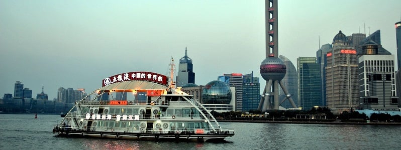 river boat by the Bund