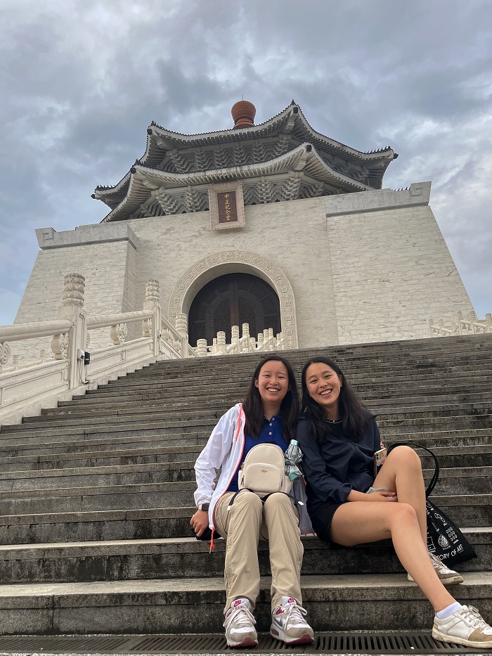 Wendy and a classmate sitting o the steps of the Chiang Kai-Shek Memorial building 