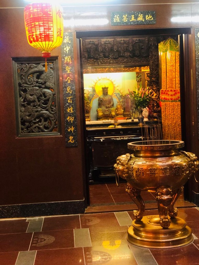 Inside Songshan Ciyou Temple.