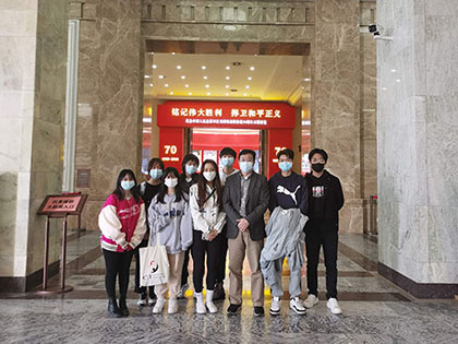 Students wearing masks about to tour a museum in China