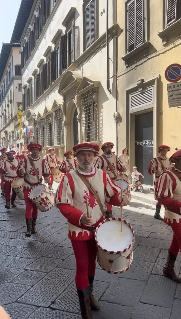 Drummer boys dressed in white and red