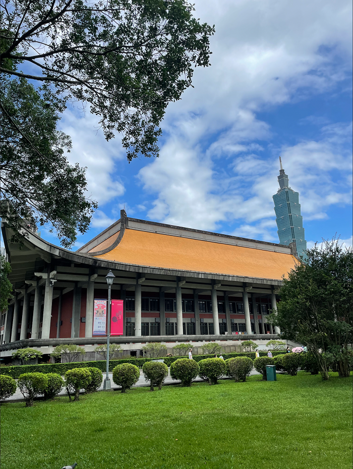 memorial building with Taipei 101 in the background