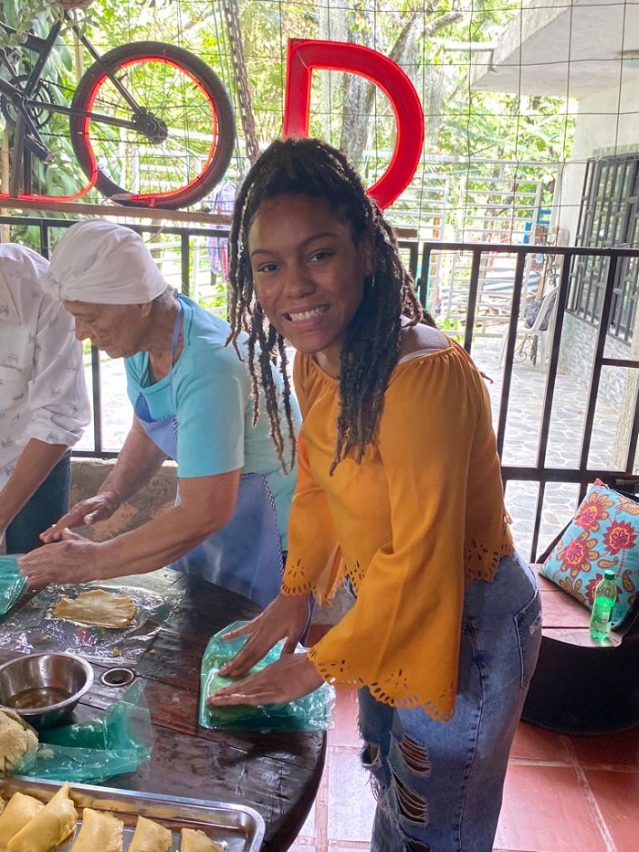 A CET Colombia student making empanadas at a restaurant 