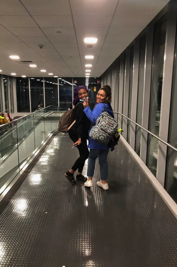 Two CET Colombia students in the airport