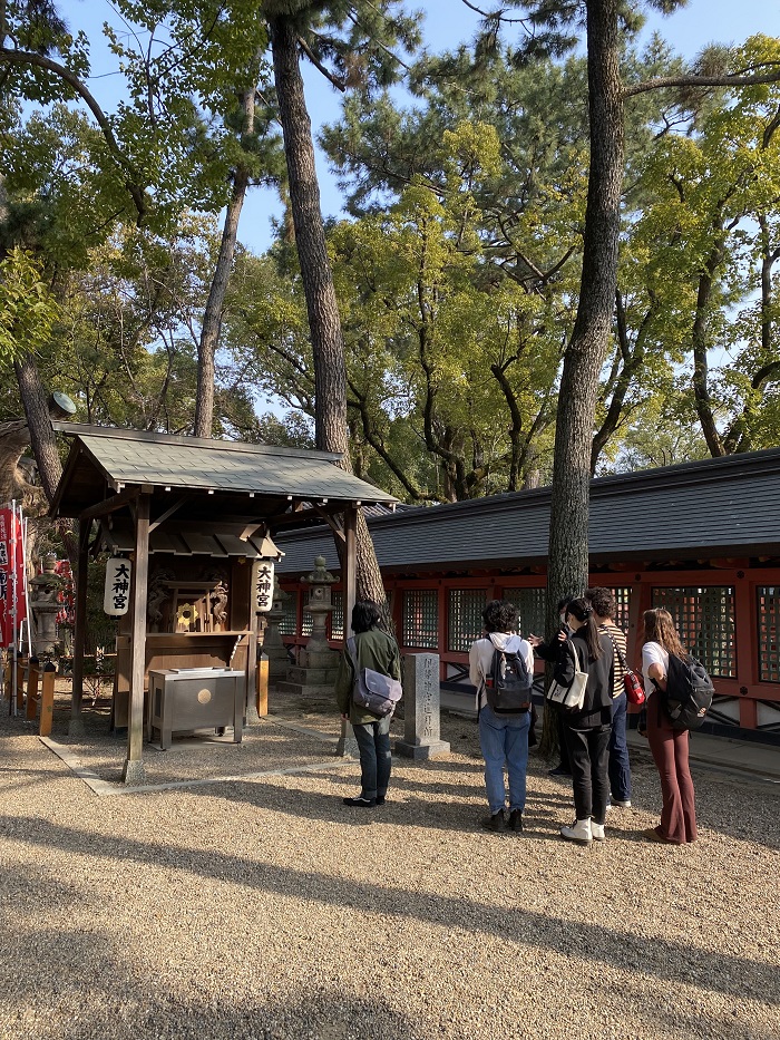 A group of CET students in Osaka Japan at Sumiyoshi Taisha for a field trip with their instructor.
