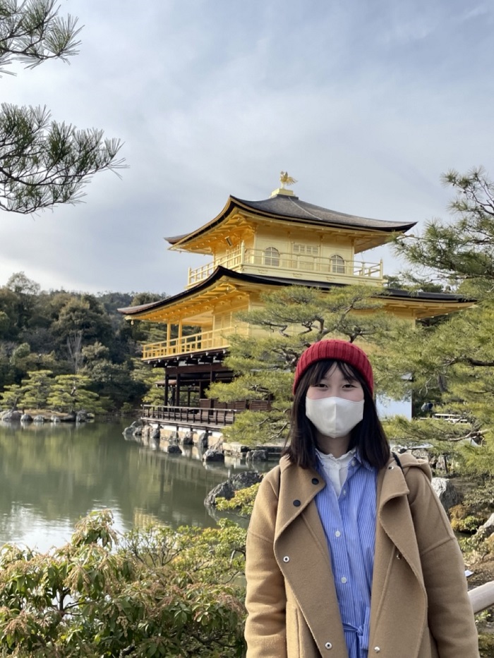 A CET Japan student in front of the yellow Kinkakuji Temple.