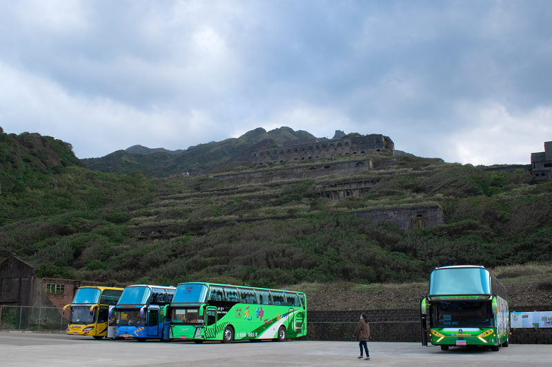 Teapot Mountain photographed at an outlook over Yinyang sea with four buses at the bottom of the mountain..