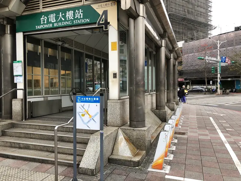 A empty YouBike station outside of an MRT exit