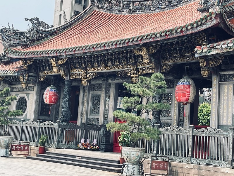 The outside building of Longshan Temple in Taiwan