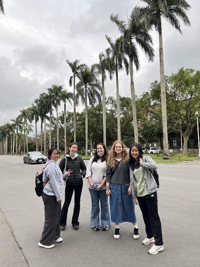 A group of five CET Taiwan roommates in the middle of a street in Taiwan