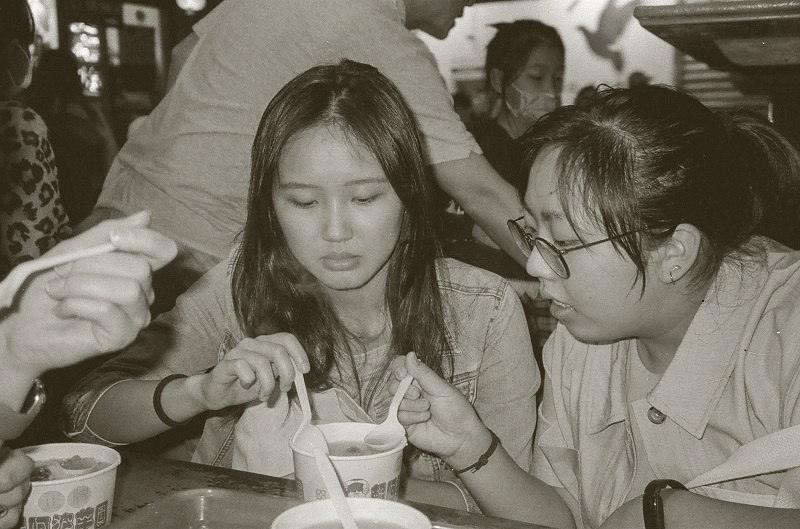 CET Taiwan students eating taro balls at the Grandma Lai’s restaurant in Taiwan