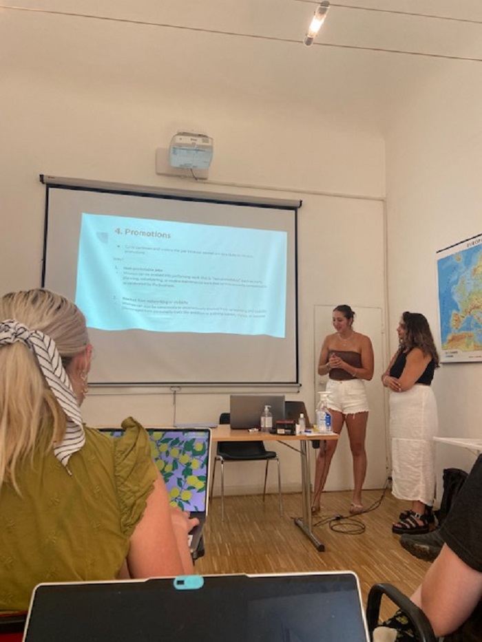 Two CET Siena students presenting a project in front of the Women Gender Studies class
