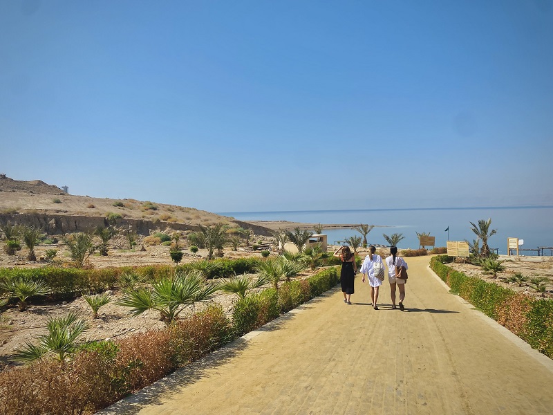 CET Jordan students walking towards the Dead Sea 