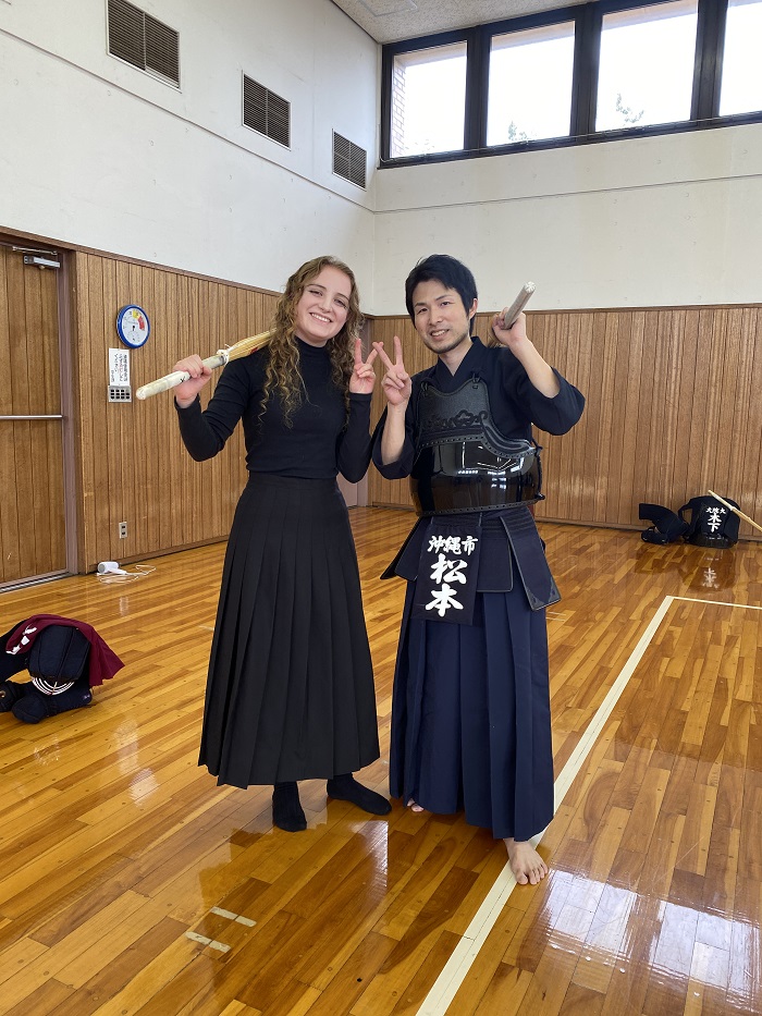 A CET Japan student with Matsumoto-sensei in a Kendo workshop at Osaka Gakuin University