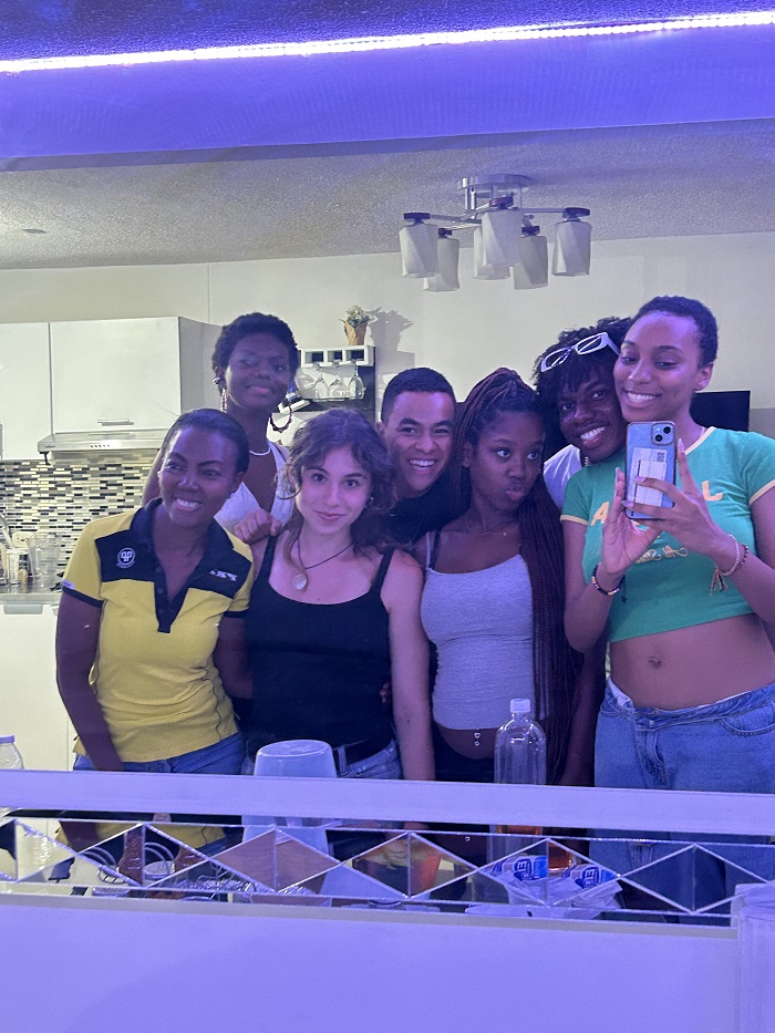 A group of CET Colombia students taking a picture together in front of a mirror inside a home