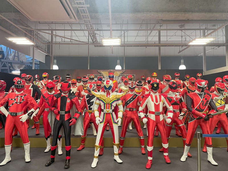 A large gathering of red power rangers in Universal Studios Japan