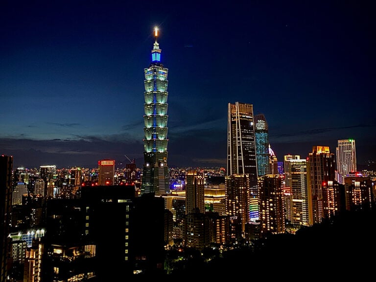 taiwan at night