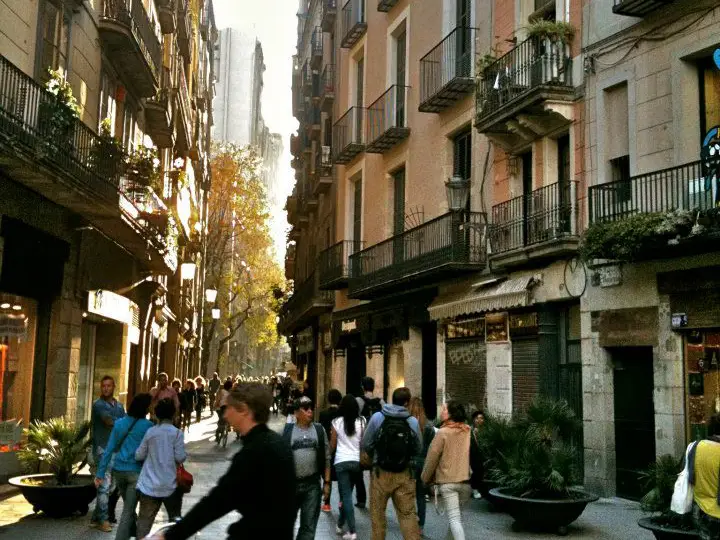 street scene in barcelona
