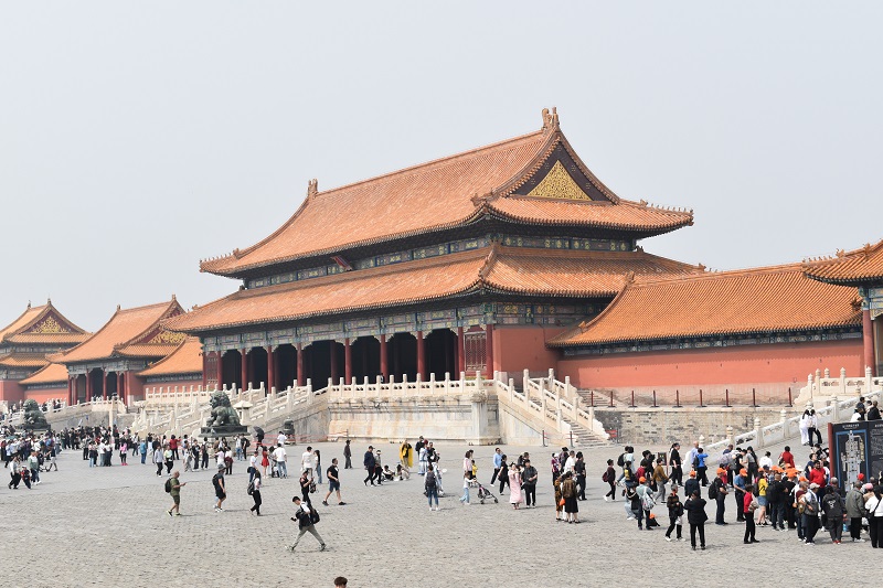 Many people outside of the Forbidden City