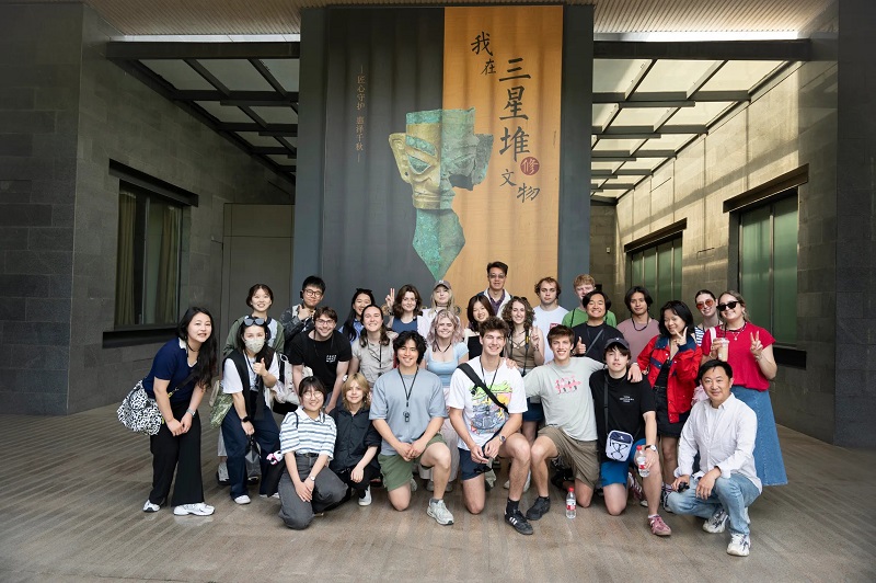 A group of CET Beijing students posing for a group photo in front of the San Xing Dui museum