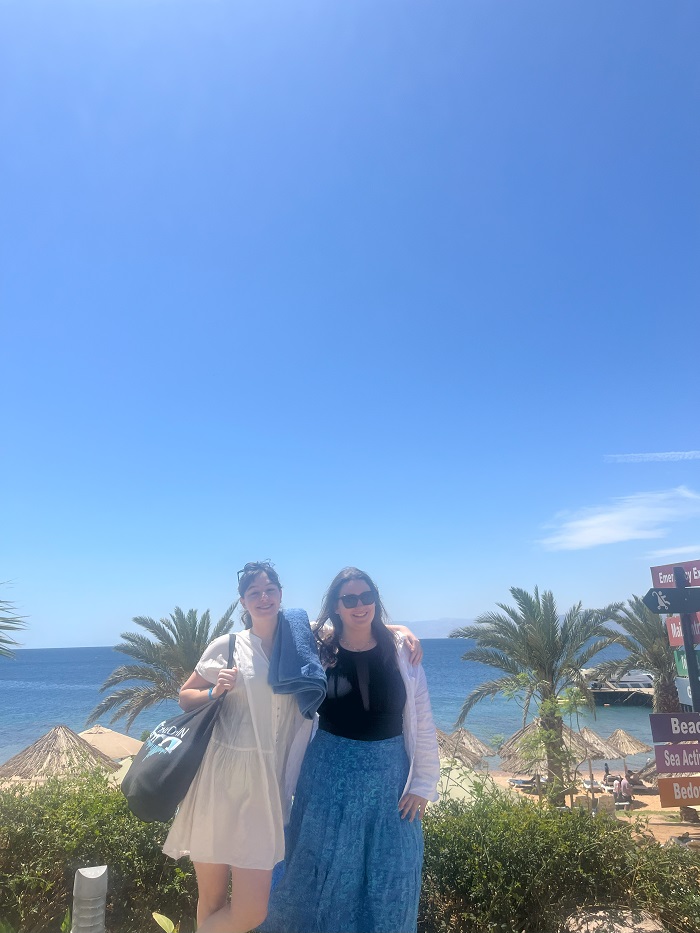 Two CET Jordan students posing by the beach of Aqaba City on a clear day