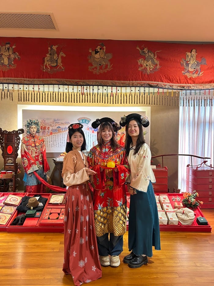 Three females wearing traditional Han clothing