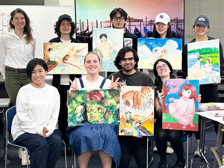 students in studio arts class