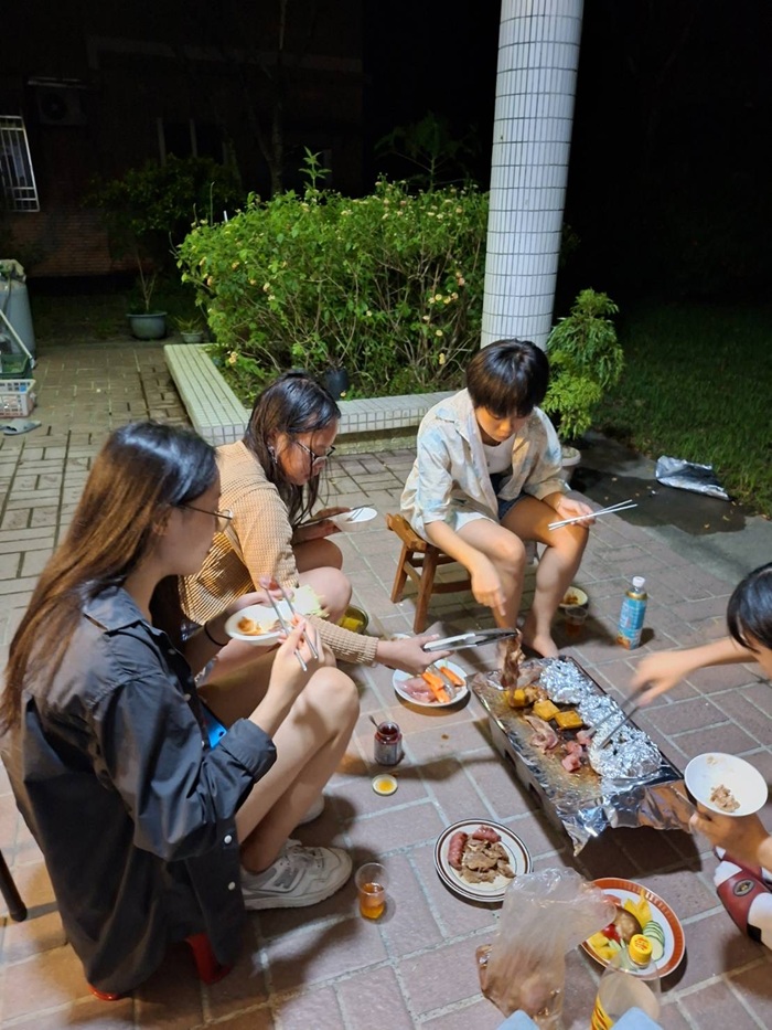 CET Taiwan students and local roommates doing an at-home barbeque