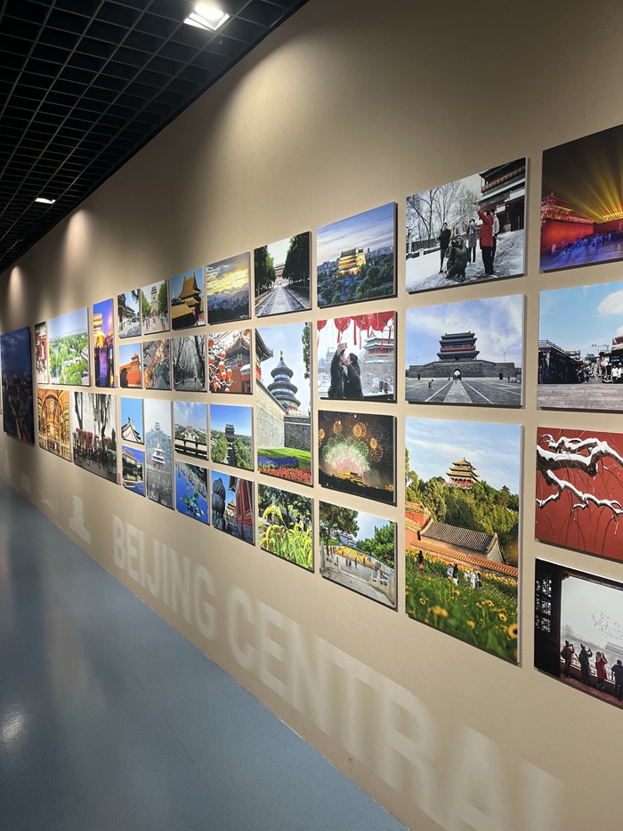 A walkthrough of photos of Beijing's main cultural landmarks along the Central City Axis in the Beijing Planning Exhibition Hall.